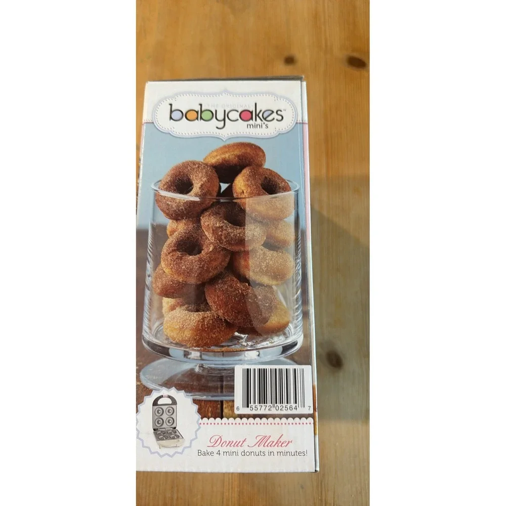 Babycakes Mini Donut Maker Ceramic Coated Non-Stick Bakes 4 Donuts White Pink